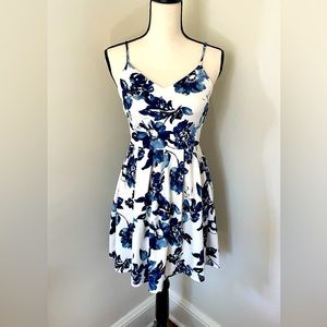 Monteau Floral Skater Mini‎ Dress V-Neck Sleeveless A-Line White Blue Size Small